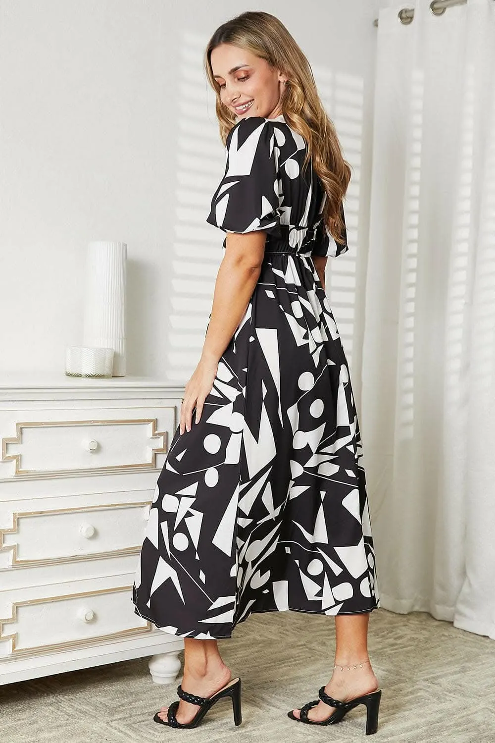 Chic balloon sleeve dress - midi length