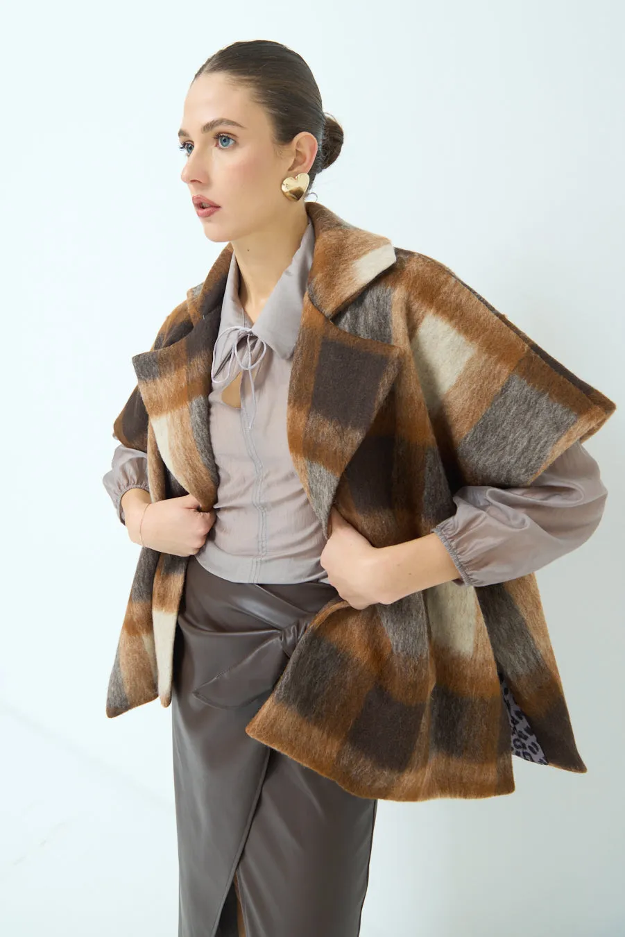 Sleeveless plaid jacket with wide collar wholesale