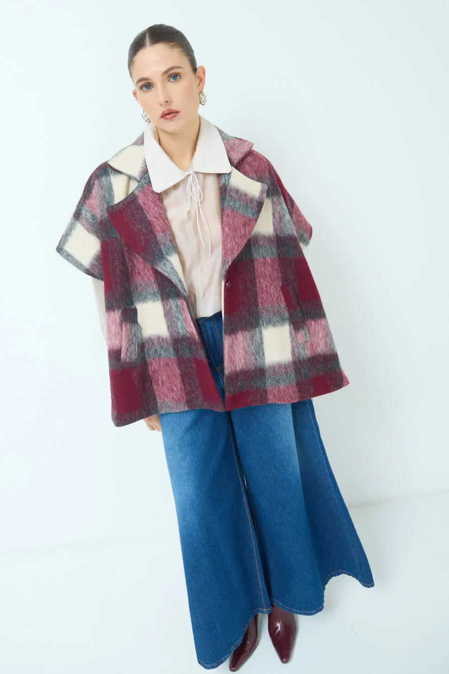 Sleeveless plaid jacket with wide collar wholesale