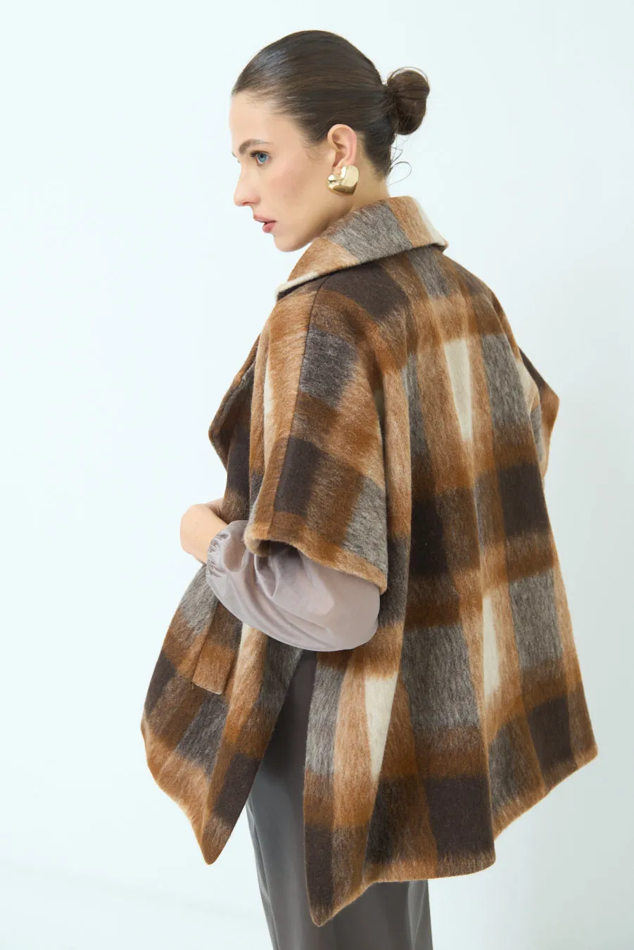 Sleeveless plaid jacket with wide collar wholesale