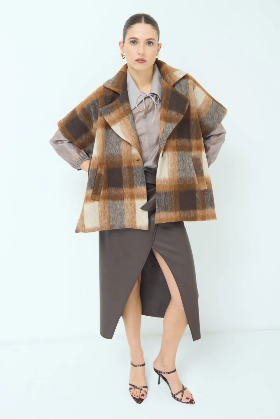 Sleeveless plaid jacket with wide collar wholesale