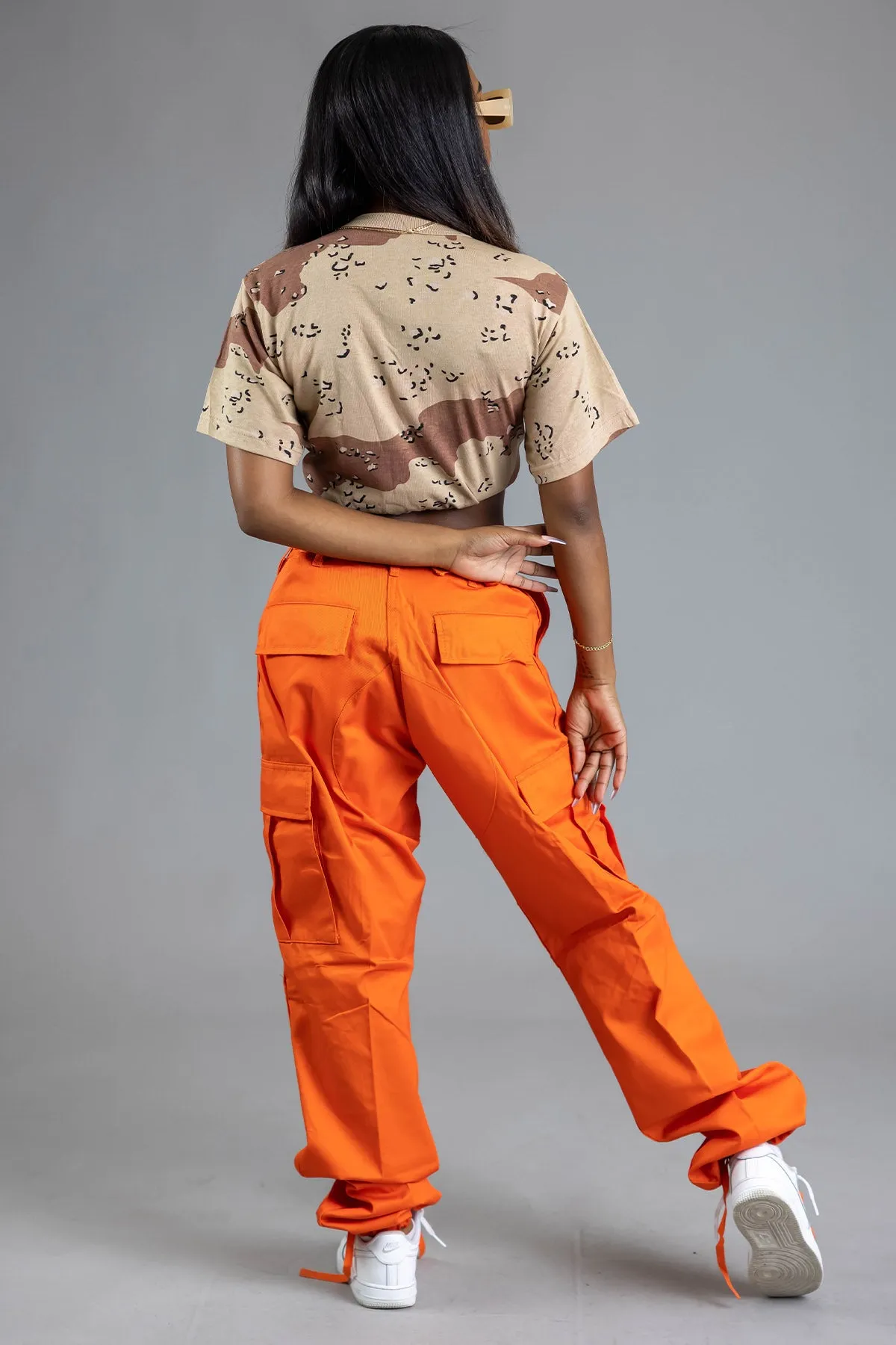 TRI-COLOR CAMO BURBS SLIT CROP TEE