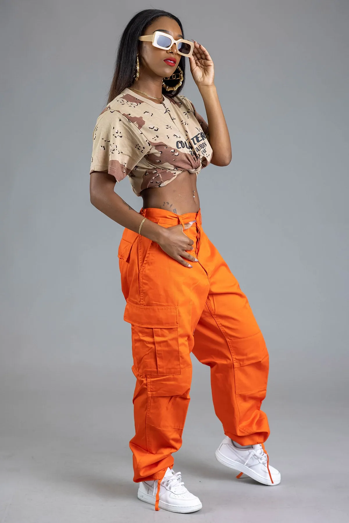 TRI-COLOR CAMO BURBS SLIT CROP TEE