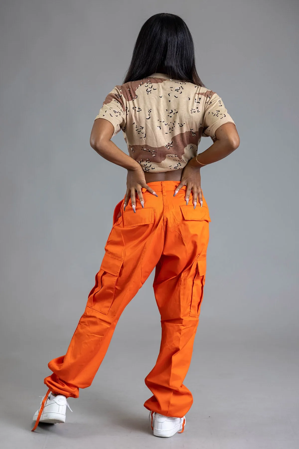 TRI-COLOR CAMO BURBS SLIT CROP TEE