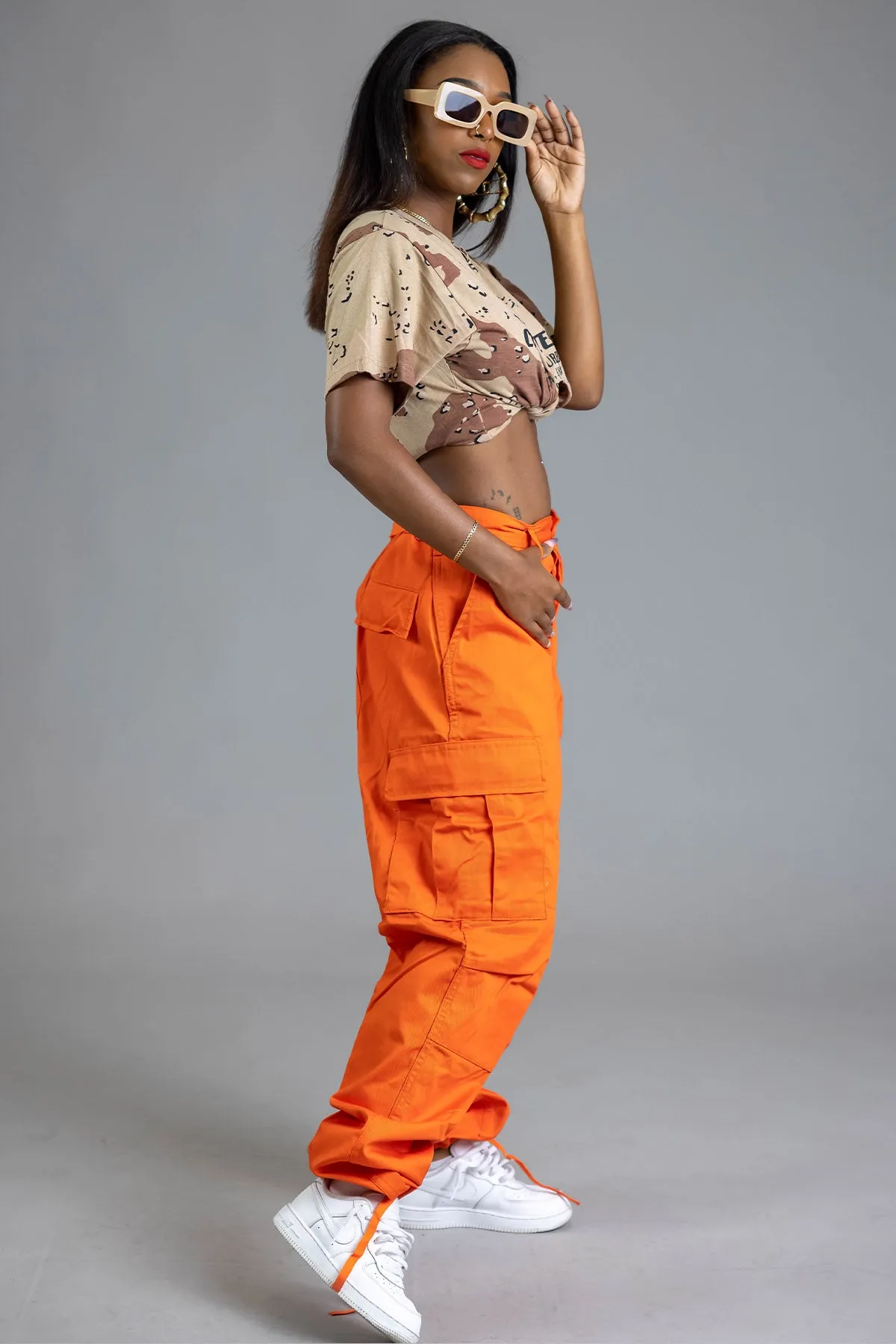 TRI-COLOR CAMO BURBS SLIT CROP TEE